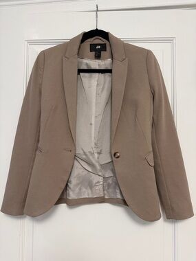H&M Beige Women's Single-Button Blazer (soft material)